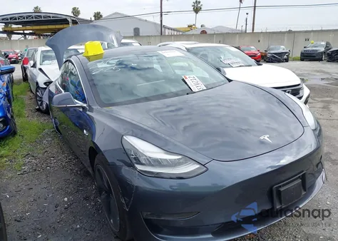 2020 Tesla Model 3 Long Range Dual Motor All-Wheel Drive z USA, uszkodzony, nr VIN 5YJ3E1EB1LF800777